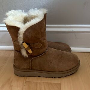 Tan Ugg boots